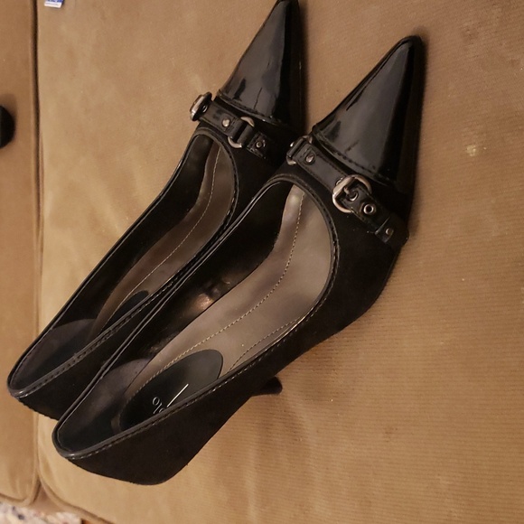 Linnea Paolo Manchester black suede pump size 8 M almost new, buckle detail - Picture 1 of 9